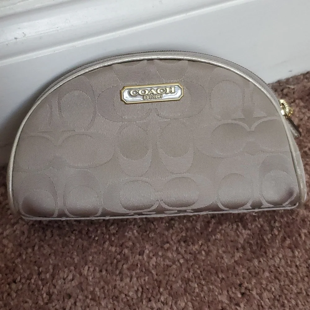 Coach cosmetic bag - Picture 1 of 6